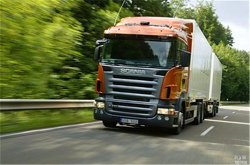 經(jīng)濟(jì)增長(zhǎng)驅(qū)動(dòng)下的道路貨物運(yùn)輸行業(yè) 機(jī)遇、挑戰(zhàn)與未來(lái)展望